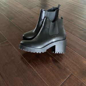 Soda black Chelsea Lug-Heel Ankle Boots. Size 8.